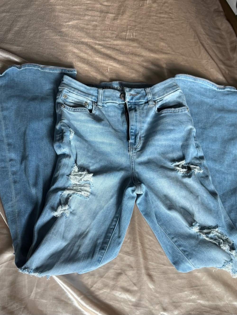 American Eagle Light Blue Ripped Women's Jeans - Classic Distressed Denim